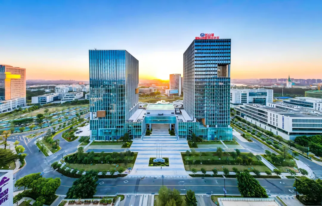 喜讯 | 东鸿公司双创社区创投大厦项目获评“2025年度东莞市物业管理示范项目”